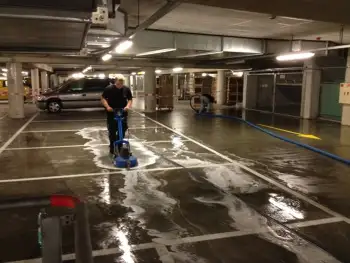 Een professioneel gereinigde vloer zorgt voor de juiste waardering van uw parkeergarage.