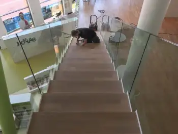 Vloeren en trappen schuren in De nieuwe Kolk in Assen