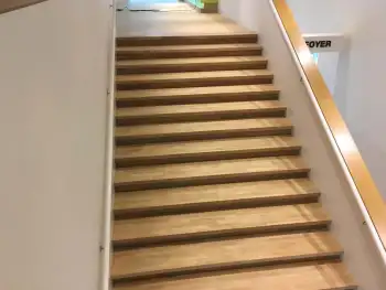 Vloeren en trappen schuren in De nieuwe Kolk in Assen