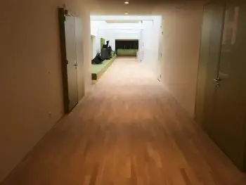 Vloeren en trappen schuren in De nieuwe Kolk in Assen