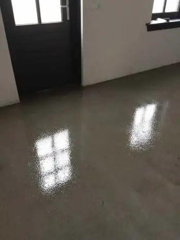 Vandaag en morgen volgen de epoxy afwerklagen. Vandaag en morgen volgen de epoxy afwerklagen.