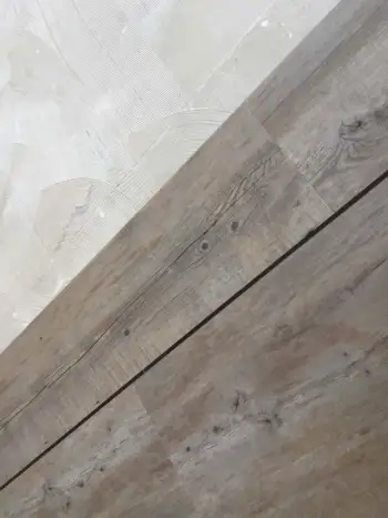 In Groningen hebben we een woning van drie verdiepingen voorzien van een pvc-vloer met een bies. In Groningen hebben we een woning van drie verdiepingen voorzien van een pvc-vloer met een bies.