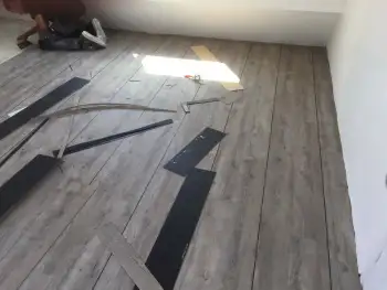 In Groningen hebben we een woning van drie verdiepingen voorzien van een pvc-vloer met een bies. In Groningen hebben we een woning van drie verdiepingen voorzien van een pvc-vloer met een bies.
