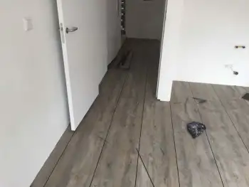 In Groningen hebben we een woning van drie verdiepingen voorzien van een pvc-vloer met een bies. In Groningen hebben we een woning van drie verdiepingen voorzien van een pvc-vloer met een bies.