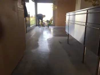 In een prachtige woning in Haren (Groningen) hebben we de betonvloer van een pu-coating voorzien. In een prachtige woning in Haren (Groningen) hebben we de betonvloer van een pu-coating voorzien.