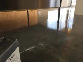In een prachtige woning in Haren (Groningen) hebben we de betonvloer van een pu-coating voorzien. In een prachtige woning in Haren (Groningen) hebben we de betonvloer van een pu-coating voorzien.