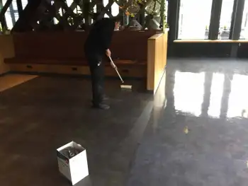 Saneren en aanbrengen van een pu coating op een pvc vloer in hotel restaurant Bieze te Borger