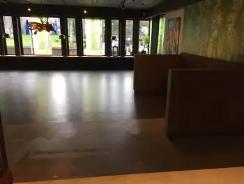 Saneren en aanbrengen van een pu coating op een pvc vloer in hotel restaurant Bieze te Borger