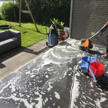 Leeuwarden reinigen en polymeren van een gevlinderd betonvloer