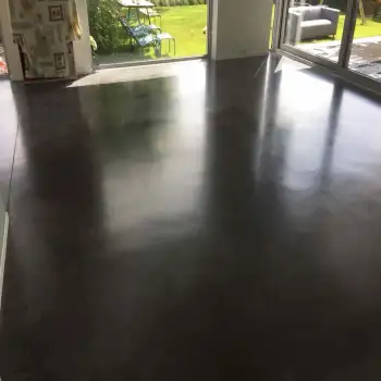 Leeuwarden reinigen en polymeren van een gevlinderd betonvloer