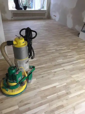 Eiken lamelparket geschuurd en afgewerkt met zwarte olie in Stadskanaal Eiken lamelparket geschuurd en afgewerkt met zwarte olie in Stadskanaal