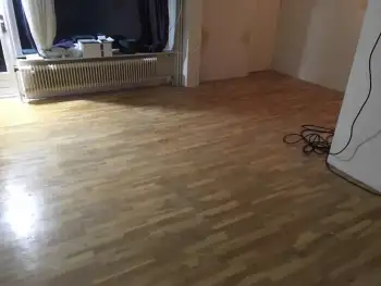 Eiken lamelparket geschuurd en afgewerkt met zwarte olie in Stadskanaal Eiken lamelparket geschuurd en afgewerkt met zwarte olie in Stadskanaal