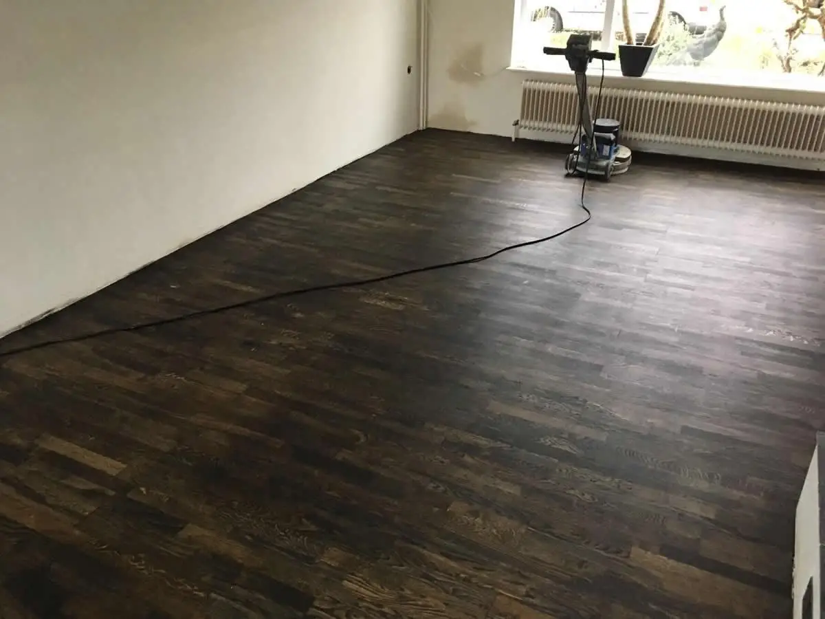 Eiken lamelparket geschuurd en afgewerkt met zwarte olie in Stadskanaal Eiken lamelparket geschuurd en afgewerkt met zwarte olie in Stadskanaal