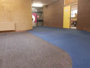 Op een school in Leek hebben wij vele vierkante meters tapijt gereinigd.