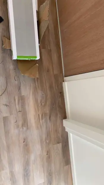 In Ameland bij een vakantiewoning 140 m2 vloer geschuurd en pvc vloer gelegd. In Ameland bij een vakantiewoning 140 m2 vloer geschuurd en pvc vloer gelegd.