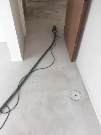 In Ameland bij een vakantiewoning 140 m2 vloer geschuurd en pvc vloer gelegd. In Ameland bij een vakantiewoning 140 m2 vloer geschuurd en pvc vloer gelegd.