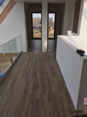 In Ameland bij een vakantiewoning 140 m2 vloer geschuurd en pvc vloer gelegd. In Ameland bij een vakantiewoning 140 m2 vloer geschuurd en pvc vloer gelegd.