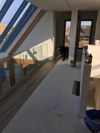 In Ameland bij een vakantiewoning 140 m2 vloer geschuurd en pvc vloer gelegd. In Ameland bij een vakantiewoning 140 m2 vloer geschuurd en pvc vloer gelegd.