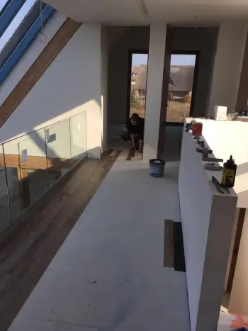 In Ameland bij een vakantiewoning 140 m2 vloer geschuurd en pvc vloer gelegd. In Ameland bij een vakantiewoning 140 m2 vloer geschuurd en pvc vloer gelegd.