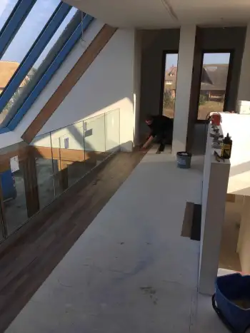 In Ameland bij een vakantiewoning 140 m2 vloer geschuurd en pvc vloer gelegd. In Ameland bij een vakantiewoning 140 m2 vloer geschuurd en pvc vloer gelegd.