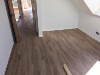 In Ameland bij een vakantiewoning 140 m2 vloer geschuurd en pvc vloer gelegd. In Ameland bij een vakantiewoning 140 m2 vloer geschuurd en pvc vloer gelegd.