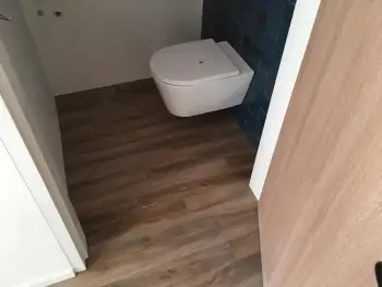 In Ameland bij een vakantiewoning 140 m2 vloer geschuurd en pvc vloer gelegd. In Ameland bij een vakantiewoning 140 m2 vloer geschuurd en pvc vloer gelegd.