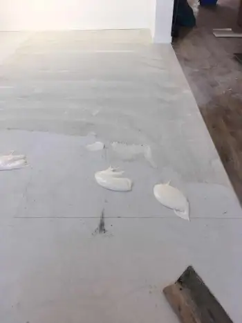 In Ameland bij een vakantiewoning 140 m2 vloer geschuurd en pvc vloer gelegd. In Ameland bij een vakantiewoning 140 m2 vloer geschuurd en pvc vloer gelegd.