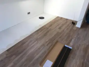 In Ameland bij een vakantiewoning 140 m2 vloer geschuurd en pvc vloer gelegd. In Ameland bij een vakantiewoning 140 m2 vloer geschuurd en pvc vloer gelegd.