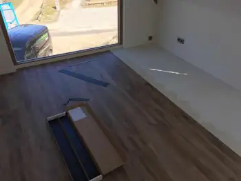 In Ameland bij een vakantiewoning 140 m2 vloer geschuurd en pvc vloer gelegd. In Ameland bij een vakantiewoning 140 m2 vloer geschuurd en pvc vloer gelegd.