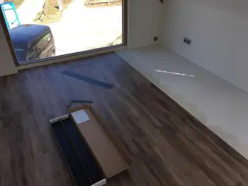 In Ameland bij een vakantiewoning 140 m2 vloer geschuurd en pvc vloer gelegd. In Ameland bij een vakantiewoning 140 m2 vloer geschuurd en pvc vloer gelegd.
