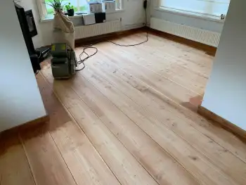 in Appingedam houten Larix vloer geschuurd en afgewerkt met olie in Appingedam houten Larix vloer geschuurd en afgewerkt met olie