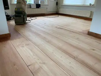 in Appingedam houten Larix vloer geschuurd en afgewerkt met olie in Appingedam houten Larix vloer geschuurd en afgewerkt met olie
