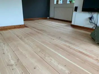 in Appingedam houten Larix vloer geschuurd en afgewerkt met olie in Appingedam houten Larix vloer geschuurd en afgewerkt met olie