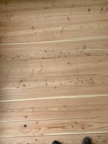 in Appingedam houten Larix vloer geschuurd en afgewerkt met olie in Appingedam houten Larix vloer geschuurd en afgewerkt met olie