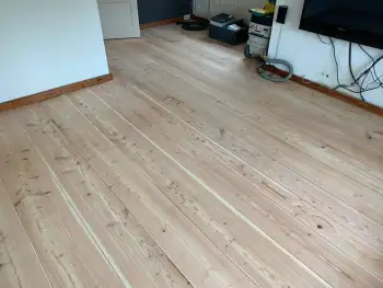 in Appingedam houten Larix vloer geschuurd en afgewerkt met olie in Appingedam houten Larix vloer geschuurd en afgewerkt met olie