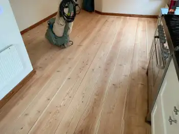 in Appingedam houten Larix vloer geschuurd en afgewerkt met olie in Appingedam houten Larix vloer geschuurd en afgewerkt met olie