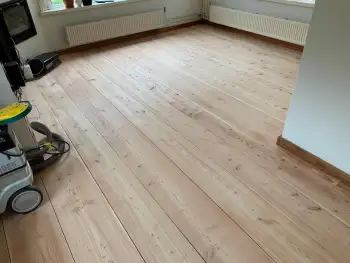 in Appingedam houten Larix vloer geschuurd en afgewerkt met olie in Appingedam houten Larix vloer geschuurd en afgewerkt met olie