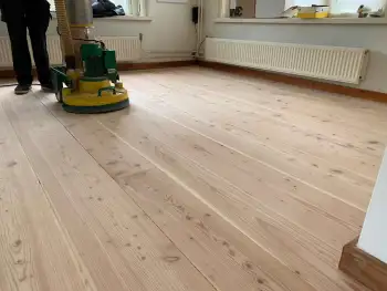in Appingedam houten Larix vloer geschuurd en afgewerkt met olie in Appingedam houten Larix vloer geschuurd en afgewerkt met olie