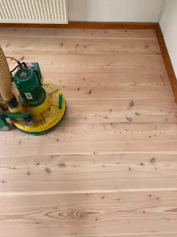 in Appingedam houten Larix vloer geschuurd en afgewerkt met olie in Appingedam houten Larix vloer geschuurd en afgewerkt met olie