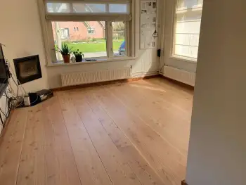 in Appingedam houten Larix vloer geschuurd en afgewerkt met olie in Appingedam houten Larix vloer geschuurd en afgewerkt met olie