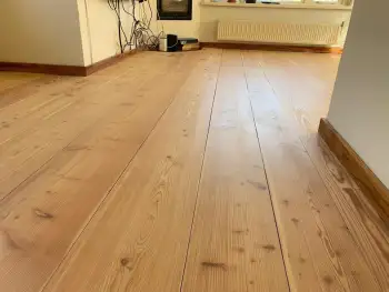 in Appingedam houten Larix vloer geschuurd en afgewerkt met olie in Appingedam houten Larix vloer geschuurd en afgewerkt met olie