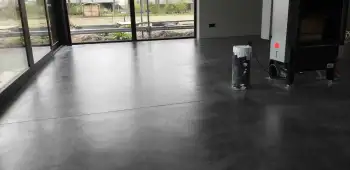 In Beilen een betonvloer geschuurd en coating aangebracht. In Beilen een betonvloer geschuurd en coating aangebracht.