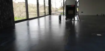 In Beilen een betonvloer geschuurd en coating aangebracht. In Beilen een betonvloer geschuurd en coating aangebracht.