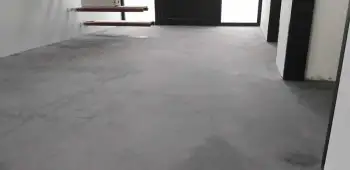 In Beilen een betonvloer geschuurd en coating aangebracht. In Beilen een betonvloer geschuurd en coating aangebracht.