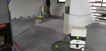 In Beilen een betonvloer geschuurd en coating aangebracht. In Beilen een betonvloer geschuurd en coating aangebracht.