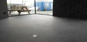 In Beilen een betonvloer geschuurd en coating aangebracht. In Beilen een betonvloer geschuurd en coating aangebracht.