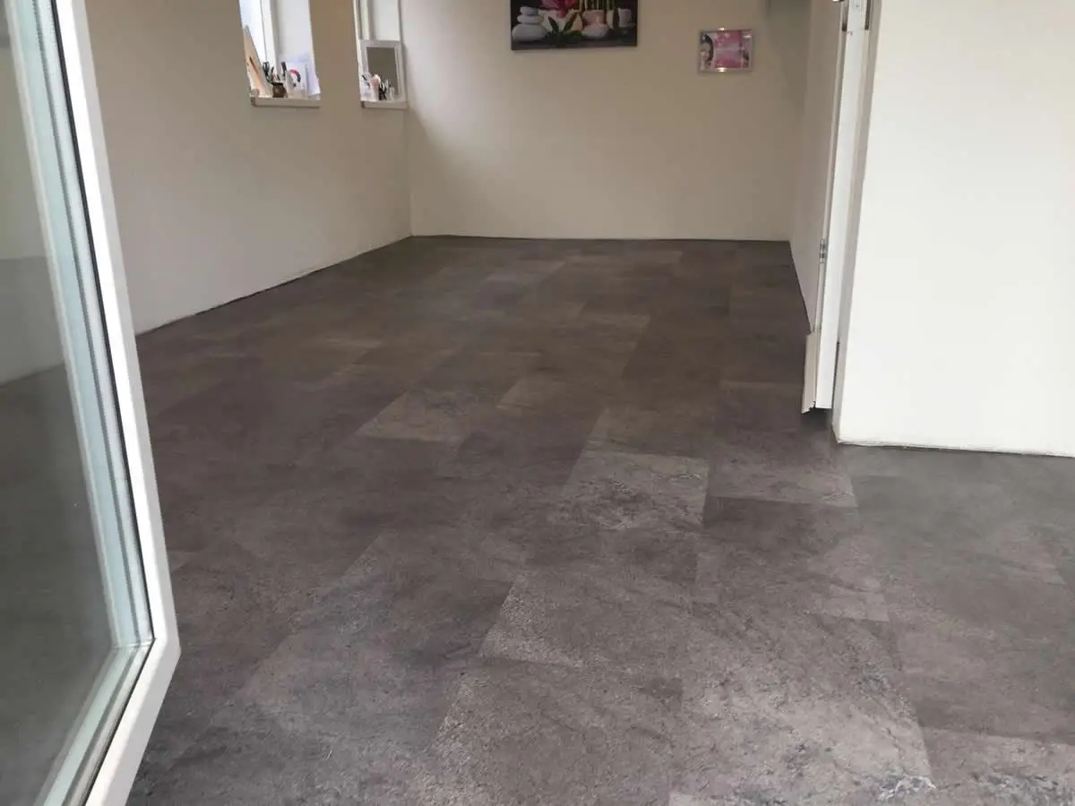 Een PVC vloer in een schoonheidssalon gelegd in Gasselte Een PVC vloer in een schoonheidssalon gelegd in Gasselte