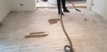 Woonkamer vloer geëgaliseerd en houten vloeg gelegd in Haren Woonkamer vloer geëgaliseerd en houten vloeg gelegd in Haren
