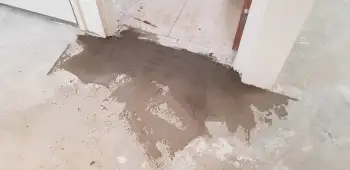 Woonkamer vloer geëgaliseerd en houten vloeg gelegd in Haren Woonkamer vloer geëgaliseerd en houten vloeg gelegd in Haren