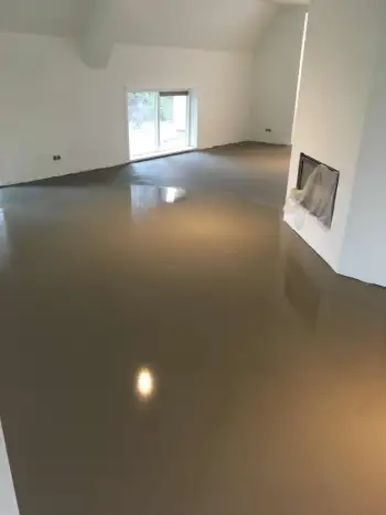 Woonkamer vloer geëgaliseerd en houten vloeg gelegd in Haren Woonkamer vloer geëgaliseerd en houten vloeg gelegd in Haren